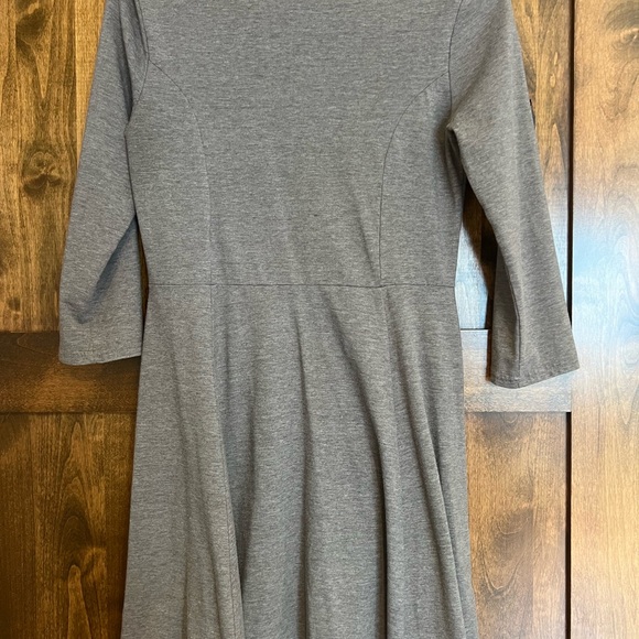 H&M basic gray woman’s medium dress. Scoop neck. cotton, polyester, elastane. - Picture 3 of 6